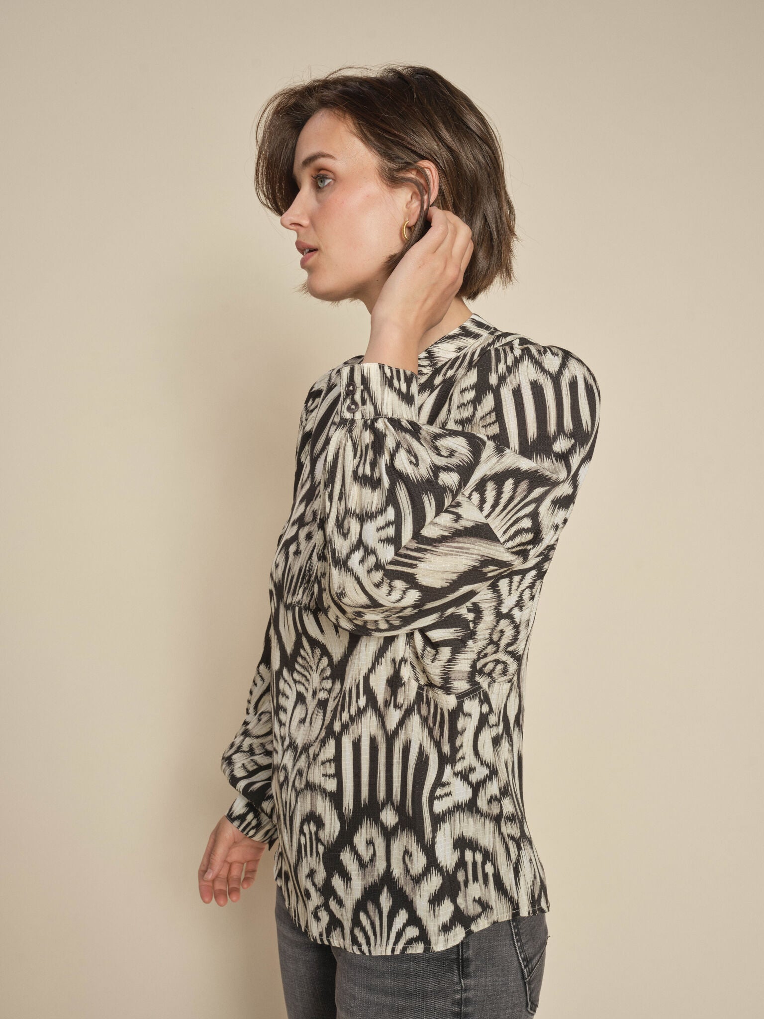 Modelshot / Black / Detail